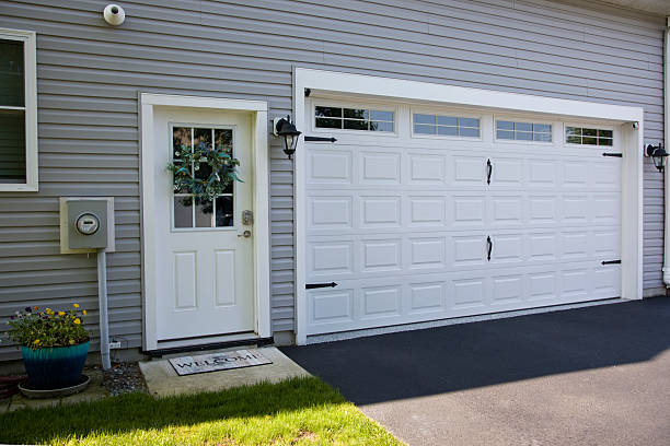 24/7 Emergency Garage Door Panel Replacement experts in Mountain Iron, MN